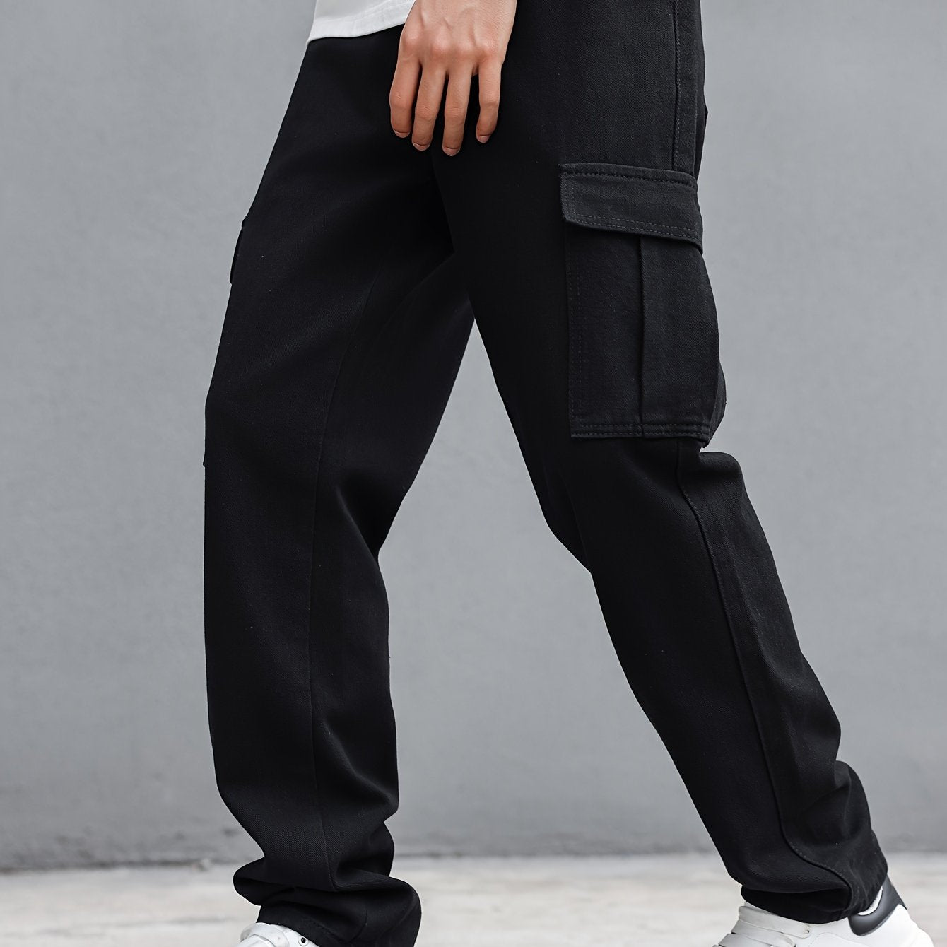 Mens Stylish Cargo Jeans - Comfortable Loose Fit with Versatile Pockets - Ideal for Casual Everyday Wear